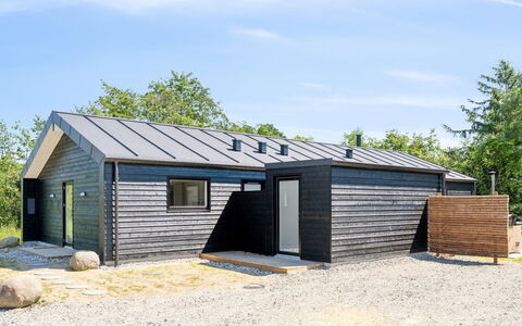 Lonneke - 450M from the Sea: Techo, Casa, Casa, Cabaña, Puerta, Vía Muerta, Cubierta, Porche, Tablón, Madera Dura