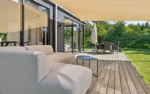 Cita - 350M from the Sea: Mueble, Madera, Mueble Para Exteriores, Silla, Suelo, Mesa, Piso, Sombra, Mesa Al Aire Libre, Porche