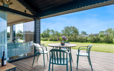 Edite - 900M from the Sea
