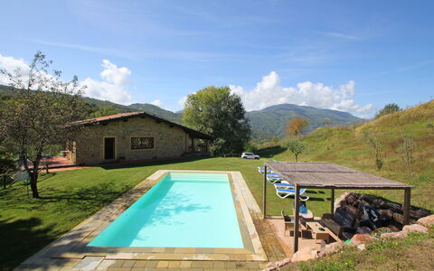 Casetta Verde: Nube, Cielo, Agua, Planta, Propiedad, Piscina, Paisaje Natural, El Terreno Del Lote, Árbol, Edificio