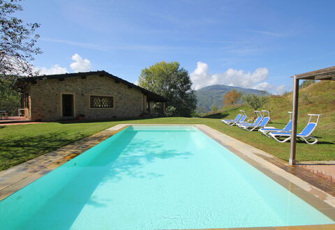 Casetta Verde: Agua, Nube, Cielo, Planta, Propiedad, Piscina, Edificio, Azur, Sombra, Árbol