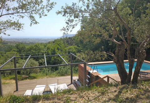 Villa Di Confine: Planta, Cielo, Planta De La Comunidad, Árbol, Sombra, Vegetación, Piscina, El Terreno Del Lote, Hierba, Ocio
