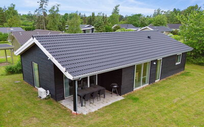 Dorreth - 3.2Km from the Sea
