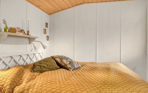 Ellinore - from the Sea: Habitación, Cama, Madera, Sábana, Lecho, Diseño De Interiores, Linos, Piso, Suelo, Techo