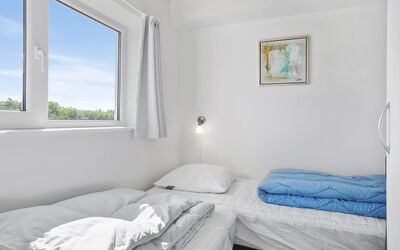 Heraldina - 700M from the Sea