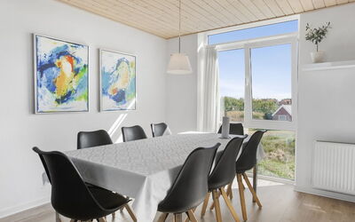 Heraldina - 700M from the Sea
