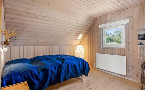 Eikka - 100M from the Sea: Madera, Techo, Habitación, Piso, Suelo, Casa, Suelos De Madera, Diseño De Interiores, Cama, Madera Dura