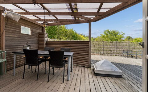 Kali - 750M from the Sea: Madera, Techo, Arquitectura, Casa, Casa, Cabaña, Vía Muerta, Madera Dura, Pendiente, Inmuebles