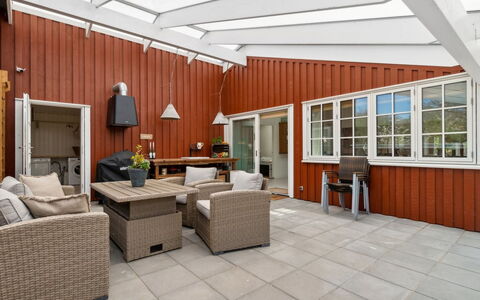 Tarje - 320M from the Sea: Madera, Techo, Arquitectura, Casa, Casa, Cabaña, Vía Muerta, Madera Dura, Pendiente, Inmuebles