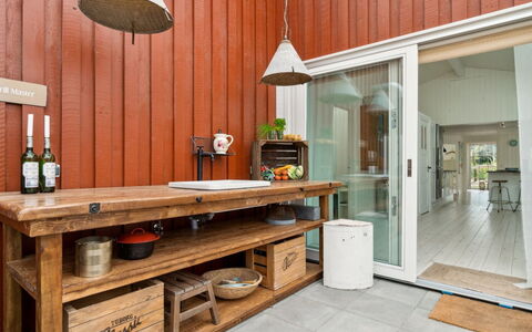 Tarje - 320M from the Sea: Madera, Techo, Arquitectura, Casa, Casa, Cabaña, Vía Muerta, Madera Dura, Pendiente, Inmuebles