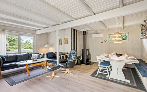 Terkel - 800M to the Fjord: Madera, Diseño De Interiores, Piso, Mueble, Suelo, Techo, Sofá, Habitación, Sala, Suelos De Madera