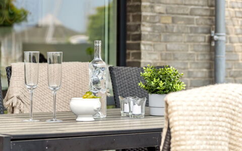 Skade - 10M from the Sea: Piscina, Mueble Para Exteriores, Mueble, Recurso, Losa, Eco Hotel, Sombra, Silla, Ocio, Inmuebles