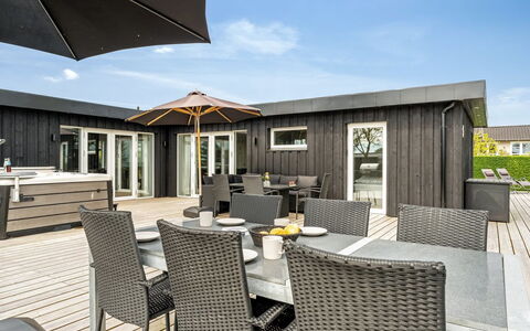 Tonna - from the Sea: Madera, Casa, Porche, Cubierta, Madera Dura, Techo, Manchas De Madera, Suelos De Madera, Eco Hotel
