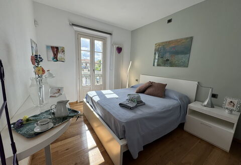 Galleria Degli Artisti: Mueble, Propiedad, Mesa, Marco, Comodidad, Ventana, Diseño De Interiores, Madera, Marco De La Cama, Edificio