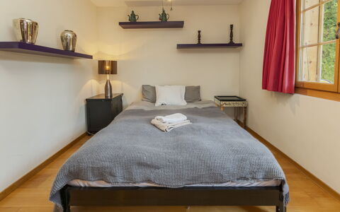 Chalet Rebhalde: Mueble, Cama, Diseño De Interiores, Habitación, Pared, Lecho, Sábana, Piso, Madera, Suelo