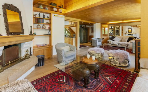 Chalet Rebhalde: Madera, Mueble, Diseño De Interiores, Techo, Sofá, Suelo, Sala, Habitación, Piso, Casa