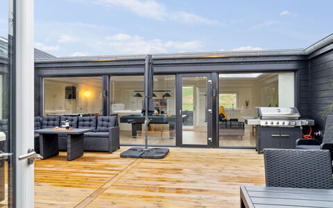 Marinus - 800M from the Sea: Techo, Casa, Puerta, Cabaña, Sombra, Vía Muerta, Yarda, Inmuebles, Patio Interior