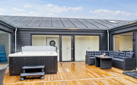 Marinus - 800M from the Sea: Techo, Casa, Puerta, Cabaña, Sombra, Vía Muerta, Yarda, Inmuebles, Patio Interior