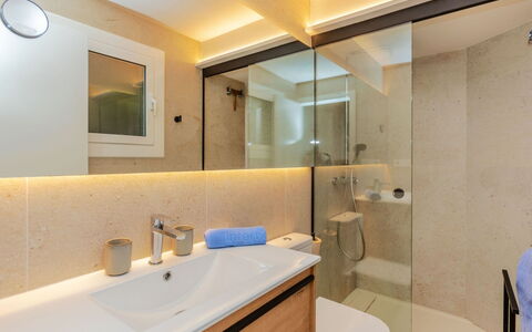 Loft Cau: Lavabo Del Baño, Baño, Arreglo De Tubería, Piso, Diseño De Interiores, Espejo, Lavabo, Suelo, Mueble De Baño, Grifo