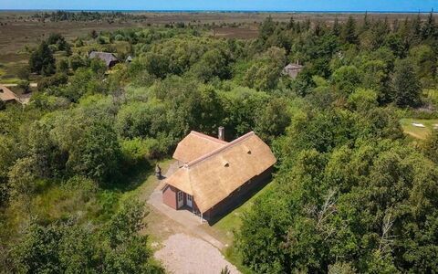 Ejvi - 4Km from the Sea: Cabaña, Área Rural, Paisaje, Ecorregión, Casa, Llanura, El Terreno Del Lote, Pradera, Techo, Asentamientos Humanos