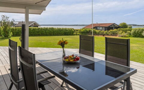 Nahele - 150M from the Sea: Mueble, Diseño De Interiores, Piso, Suelo, Techo, Habitación, Silla, Mesa, Departamento, Cocina Y Comedor Mesa