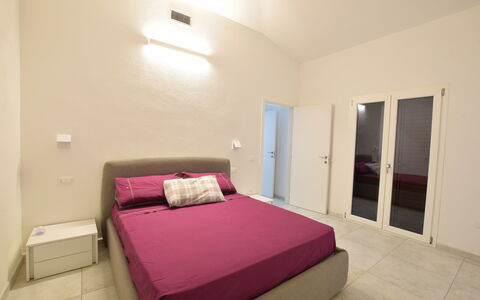 Villa Del Sole In Budoni Sea View: Mueble, Propiedad, Comodidad, Madera, Edificio, Cama, Puerta, Diseño De Interiores, Piso