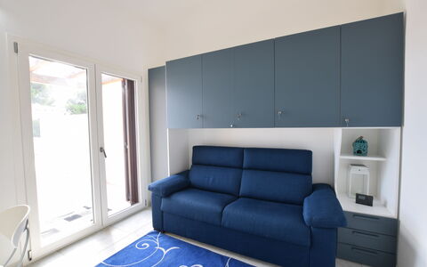 Villa Del Sole In Budoni Sea View: Sofá, Rectángulo, Diseño De Interiores, Madera, Suelo, Pintar, Sofá Cama, Bienes Raíces, Sombra, Sala