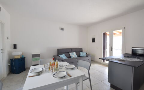 Villa Del Sole In Budoni Sea View: Mesa, Mueble, Edificio, Ventana, Silla, Diseño De Interiores, Vajilla, Casa