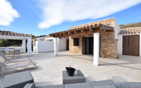 Villa Del Sole In Budoni Sea View: Nube, Cielo, Propiedad, Edificio, Sombra, Diseño De Interiores, Diseño Urbano, Barrio Residencial, Paisaje, Bienes Raíces