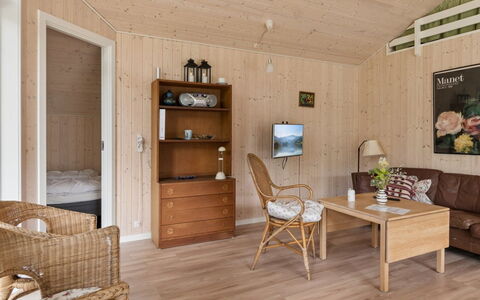 Vojdan - 600M from the Sea: Mueble, Diseño De Interiores, Piso, Suelo, Madera, Techo, Habitación, Suelos De Madera, Sala, Encendiendo
