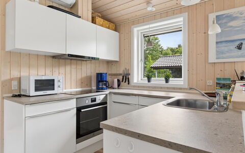 Vojdan - 600M from the Sea: Cocina, Madera, Mostrador, Piso, Aparato De Cocina, Diseño De Interiores, Suelo, Electrodoméstico, Lavabo, Casa