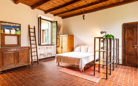 Gravedona 786: Mueble, Edificio, Ventana, Gabinetes, Comodidad, Madera, Marco De La Cama, Casa, Diseño De Interiores, Suelo