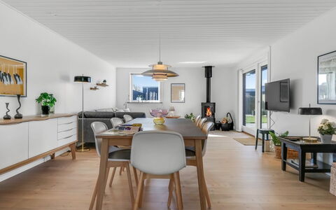 Sulo - 300M from the Sea: Mueble, Diseño De Interiores, Madera, Piso, Cocina Y Comedor Mesa, Techo, Mesa, Suelo, Casa, Comedor