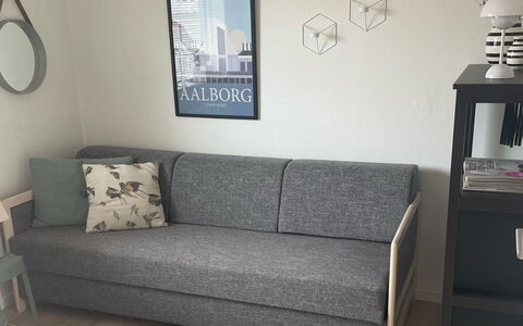 Sulo - 300M from the Sea: Mueble, Piso, Suelo, Diseño De Interiores, Sofá, Sala, Suelos De Madera, Habitación, Manchas De Madera