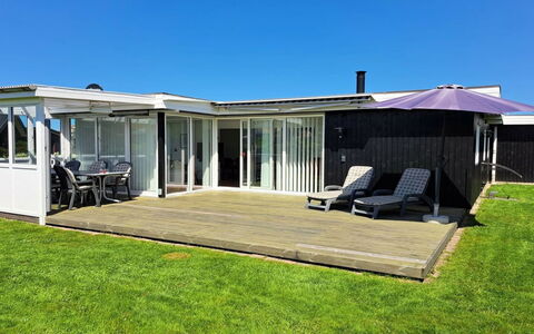 Myrte - 300M from the Sea: Casa, Sombra, Yarda, Cubierta, Estructura Al Aire Libre, Porche, Villa
