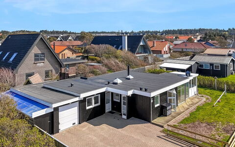 Myrte - 300M from the Sea: Edificio, Barrio Residencial, Techo, Casa, Casa, Suburbio, Inmuebles, Cabaña, Vía Muerta, Diseño