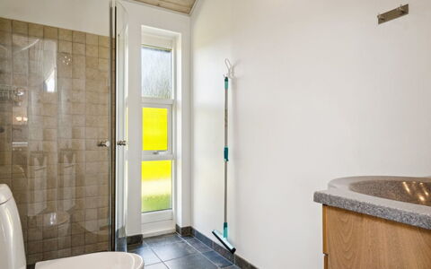 Gunva - 30Km from the Sea: Pared, Piso, Suelo, Diseño De Interiores, Arreglo De Tubería, Baño, Baño, Plomería, Techo, Habitación