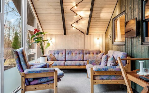 Gabi - 30Km from the Sea: Madera, Mueble, Diseño De Interiores, Techo, Casa, Suelo, Sofá, Sala, Habitación, Silla