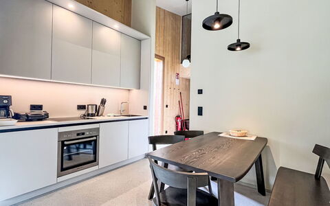 Irdning - Donnersbachtal 651: Gabinetes, Mueble, Mostrador, Propiedad, Mesa, Estufa De Cocina, Madera, Diseño De Interiores, Aparato De Cocina, Cocina