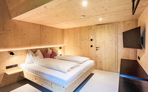 Irdning - Donnersbachtal 651: Edificio, Mueble, Propiedad, Comodidad, Madera, Marco De La Cama, Casa, Diseño De Interiores, Arquitectura, Cama