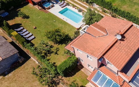 Petar: Cielo, Agua, Planta, Tiempo De Día, Propiedad, Edificio, Piscina, Azur, Naturaleza, Arquitectura
