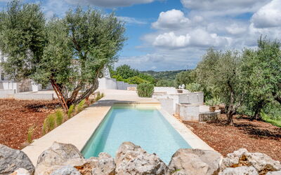 Villa La Selva: Agua, Nube, Propiedad, Planta, Cielo, Paisaje Natural, Árbol, Cuerpo De Agua, Piscina, Hierba