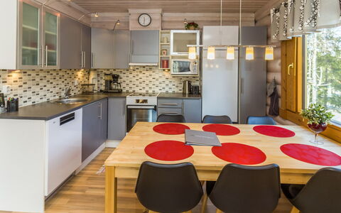 Rukanlyhty: Cocina, Diseño De Interiores, Mueble, Mostrador, Aparato De Cocina, Electrodoméstico, Madera, Lámpara, Piso, Techo