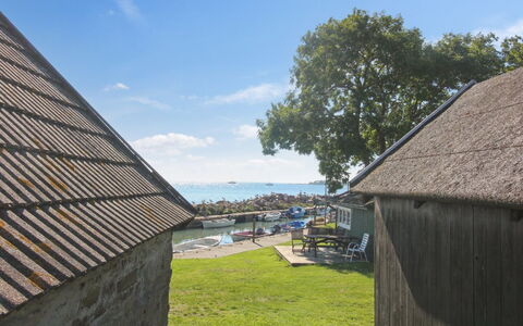 Konrad - 270M from the Sea: Madera, Techo, Arquitectura, Casa, Casa, Cabaña, Vía Muerta, Madera Dura, Pendiente, Inmuebles
