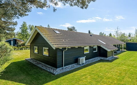 Gudlaug - 1Km from the Sea: Techo, Casa, Casa, Cabaña, Puerta, Vía Muerta, Cubierta, Porche, Tablón, Madera Dura