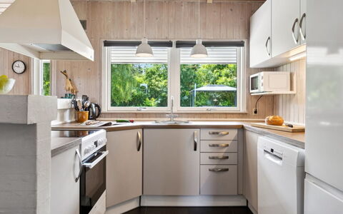 Jorinde - 1Km from the Sea: Cocina, Aparato De Cocina, Mostrador, Diseño De Interiores, Electrodoméstico, Piso, Gabinetes, Mueble, Madera, Electrodoméstico