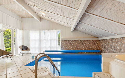 Jorinde - 1Km from the Sea: Piso, Suelo, Diseño De Interiores, Mueble, Techo, Recurso, Habitación, Silla, Piscina, Hotel