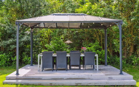 Jorinde - 1Km from the Sea: Kiosko, Sombra, Jardín, Pabellón, Cobertura Del Suelo, Pabellón, Estructura Al Aire Libre, Pérgola, Mueble Para Exteriores, Paisajismo