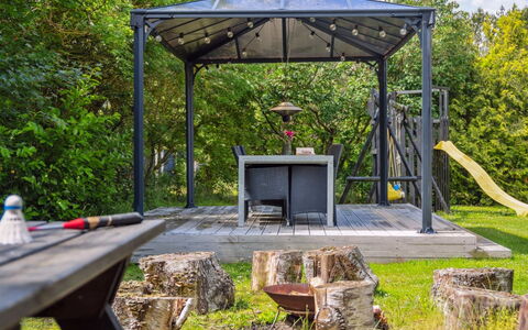 Jorinde - 1Km from the Sea: Kiosko, Mueble, Pabellón, Mueble Para Exteriores, Sombra, Mesa Al Aire Libre, Estructura Al Aire Libre, Jardín, Pabellón, Silla