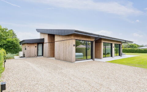 Filimena - 250M from the Sea: Madera, Techo, Arquitectura, Casa, Casa, Cabaña, Vía Muerta, Madera Dura, Pendiente, Inmuebles